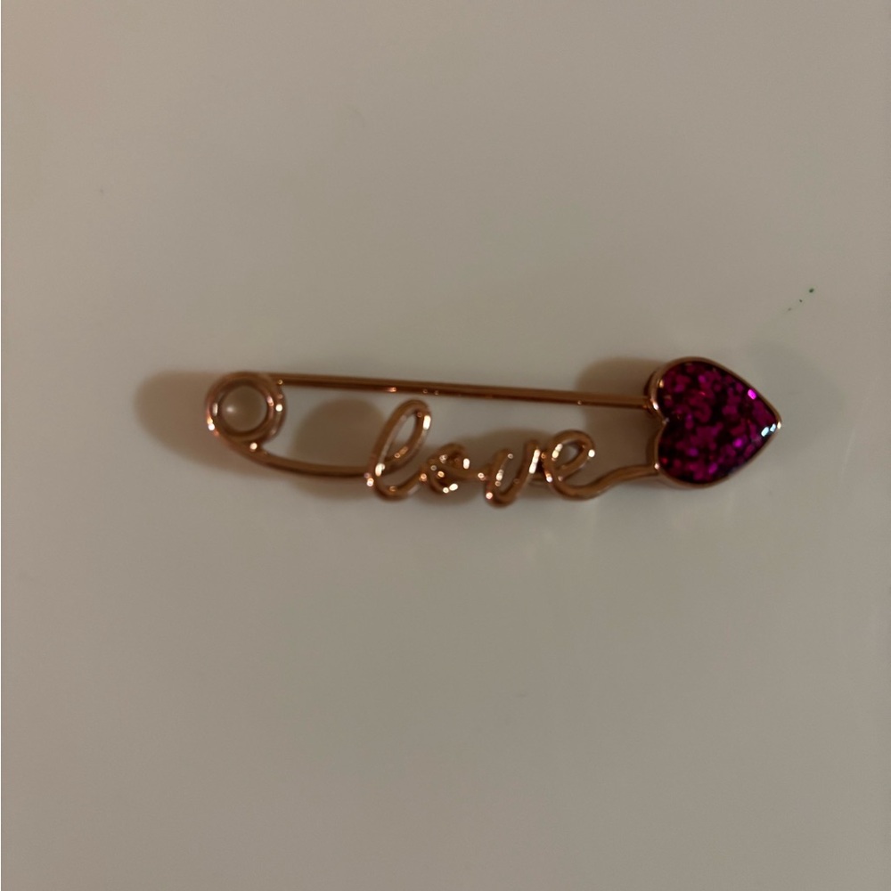 Betsey Johnson rose gold tone pink glitter heart love safety Pin M12 DUCHESS